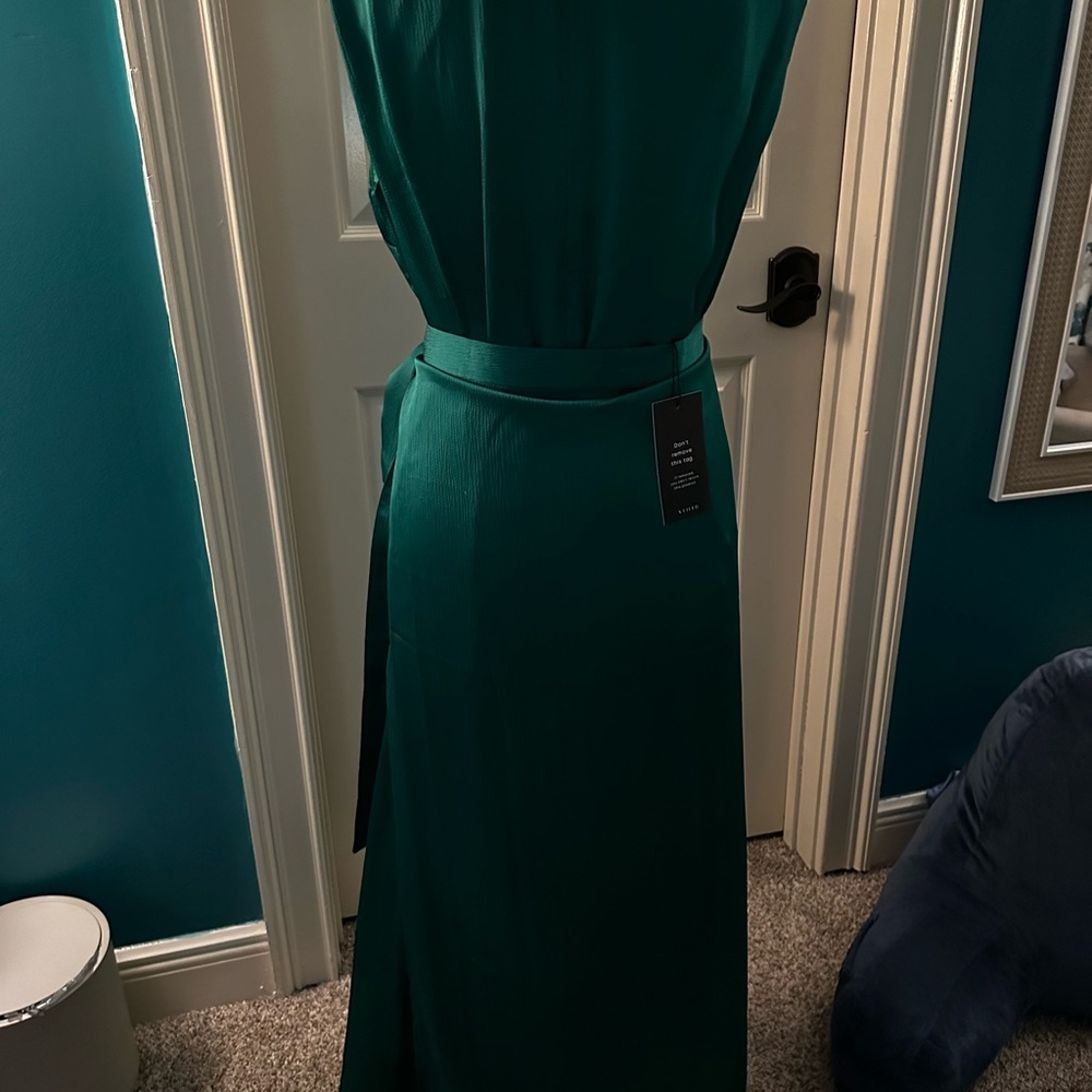 NWT Veiled Collection green silky 2 piece set maxi dress and skirt medium